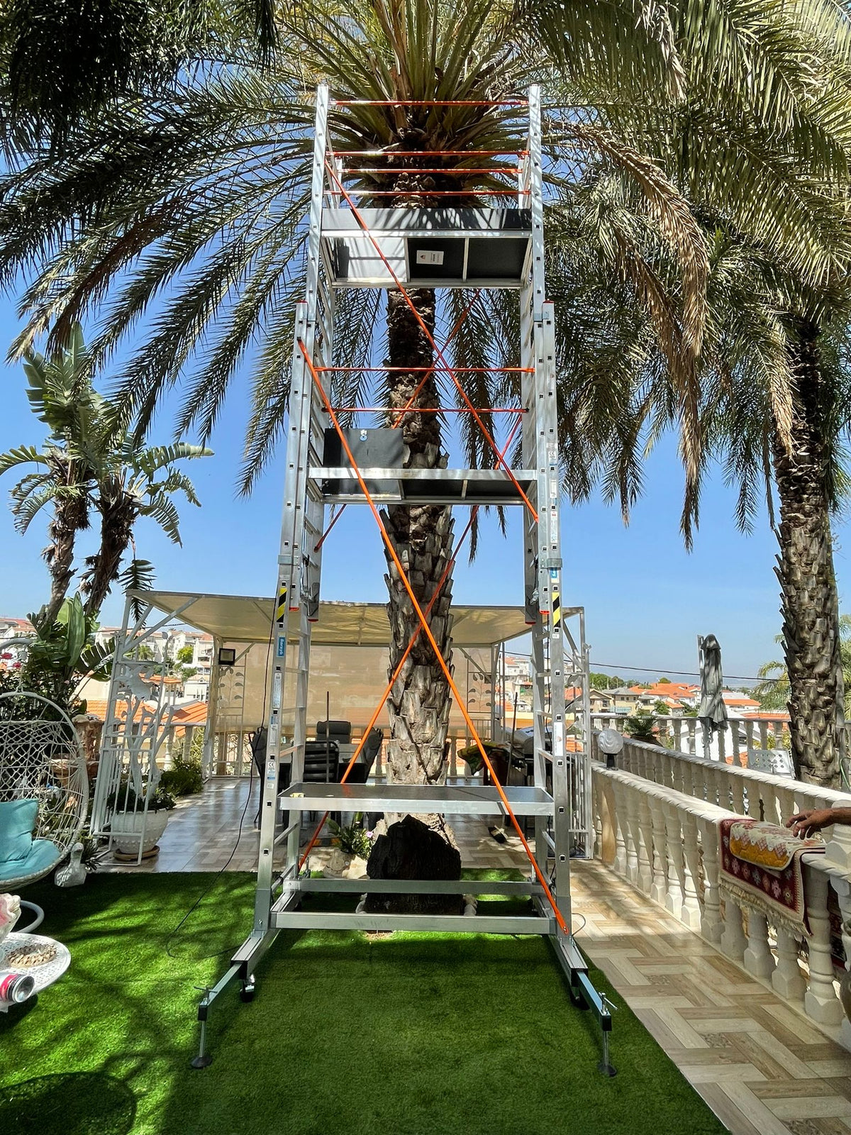 פיגום אלומיניום טלסקופי נייד דגם 7519 – מתכוונן לגובה 6.3–10 מ׳  תקן EN1004