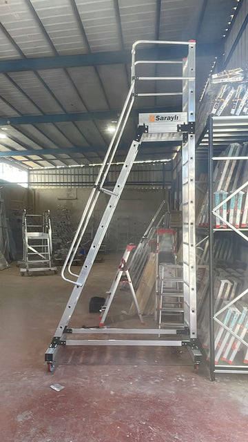 סולם אלומיניום מקצועי עם פלטפורמה – 11 שלבים, גובה משטח דריכה 3 מ' | אידיאלי לסידור מדפים ומלאי במחסן Sarayli