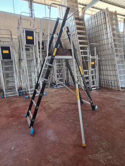 סולם פלטפורמה נייד תקן אירופאי 5 + 1 עם מעקה בטיחות ומייצבים גובה עבודה 3.5 מ- מתצוגה AOMARltd
