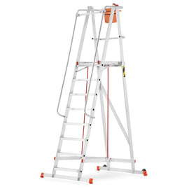 סולם תחזוקה מתקפל מאלומיניום – 7+1 שלבים, גובה משטח דריכה 2.1 מ' | כולל פלטפורמה, מעקה בטיחות וגלגלים Sarayli