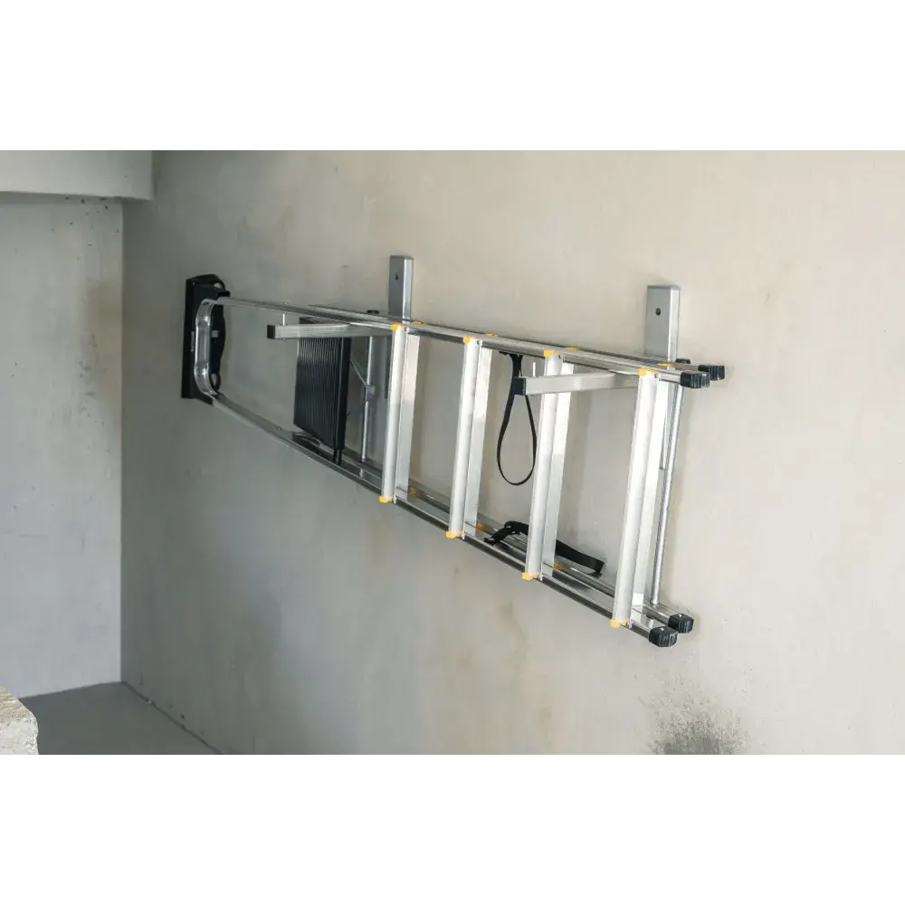 מחזיק קיר אוניברסלי לאחסון סולמות – מתאים לכל סוגי הסולמות